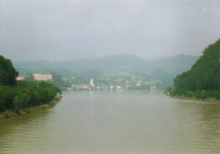Auf der Br&uuml;cke mit Blick nach Grein